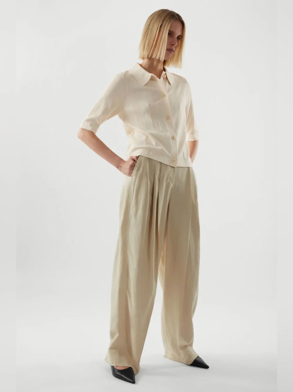 COS Relaxed Wide Leg Pleated Tailored Trousers Beige Size 4 NWT